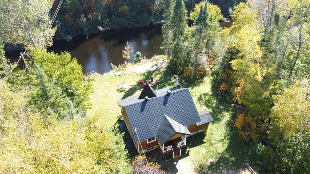 Chalet Riviere - Bord De Riviere - Romantique Saint-Alexis-des-Monts Exterior foto